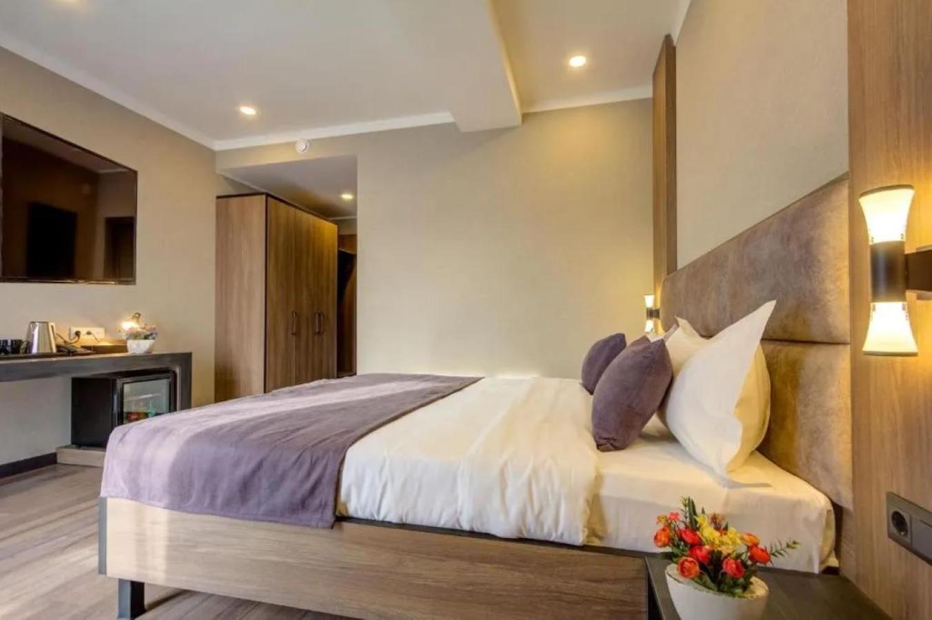 Sara Boutique Hotel Bichkek Extérieur photo